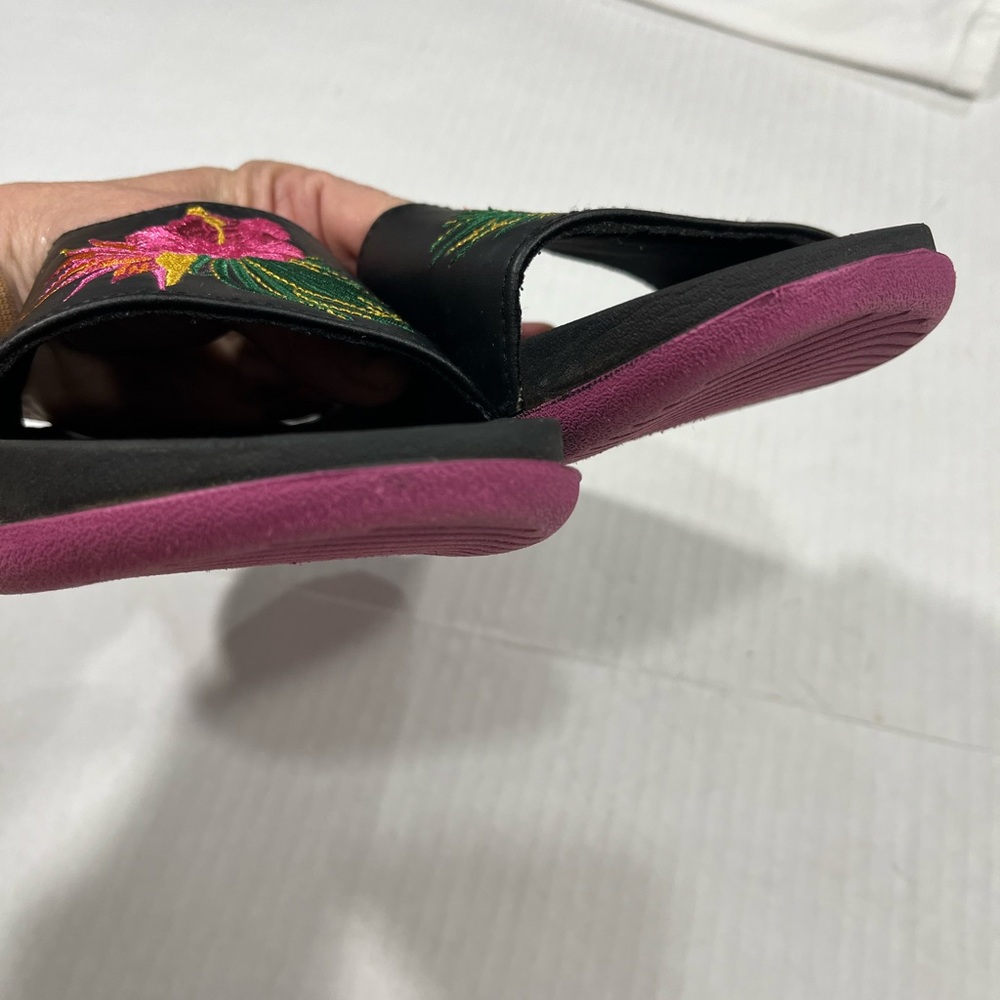TOMMY BAHAMA EMBROIDERED SLIDE SANDAL - Picture 5 of 12